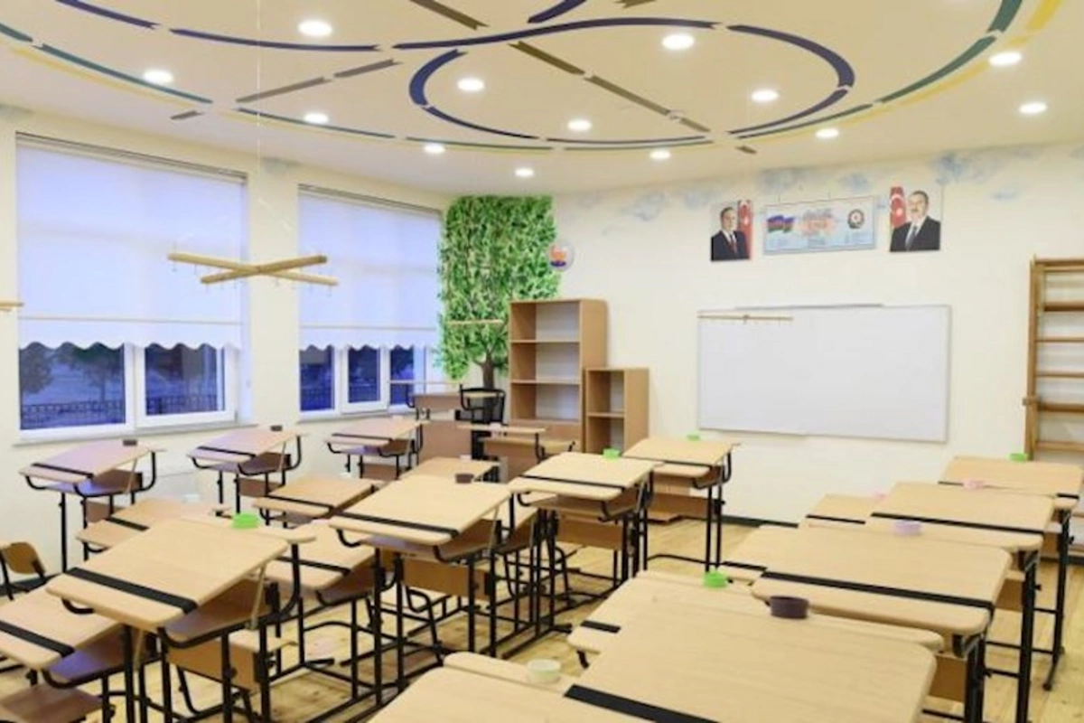 Sabiq deputata məxsus liseyin adı dəyişdirilir