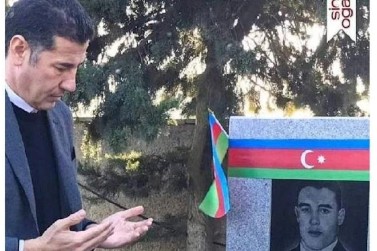 Sinan Oğan Mübariz İbrahimovun məzarı başında