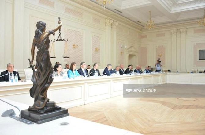Ali Məhkəmədə media nümayəndələri ilə görüş keçirilib — FOTOLAR Ali Məhkəmədə media nümayəndələri ilə görüş keçirilib — FOTOLAR