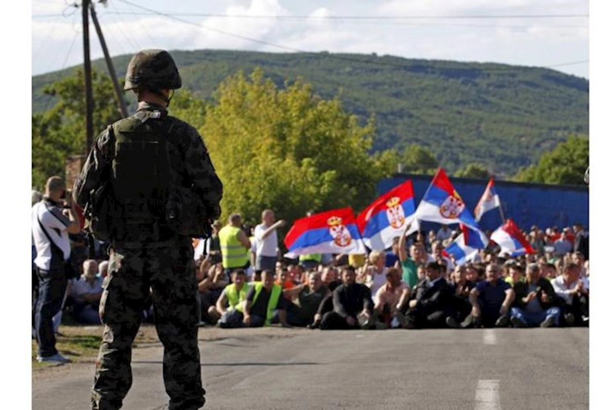 Kosova ilə Serbiya arasında vəziyyət yenidən gərginləşdi: Prezident orduya “hazır ol” əmri verdi