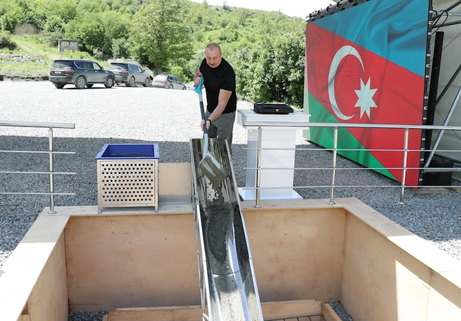 İlham Əliyev Kəlbəcər rayonunun Yanşaq kəndinin təməlini qoyub — FOTO
