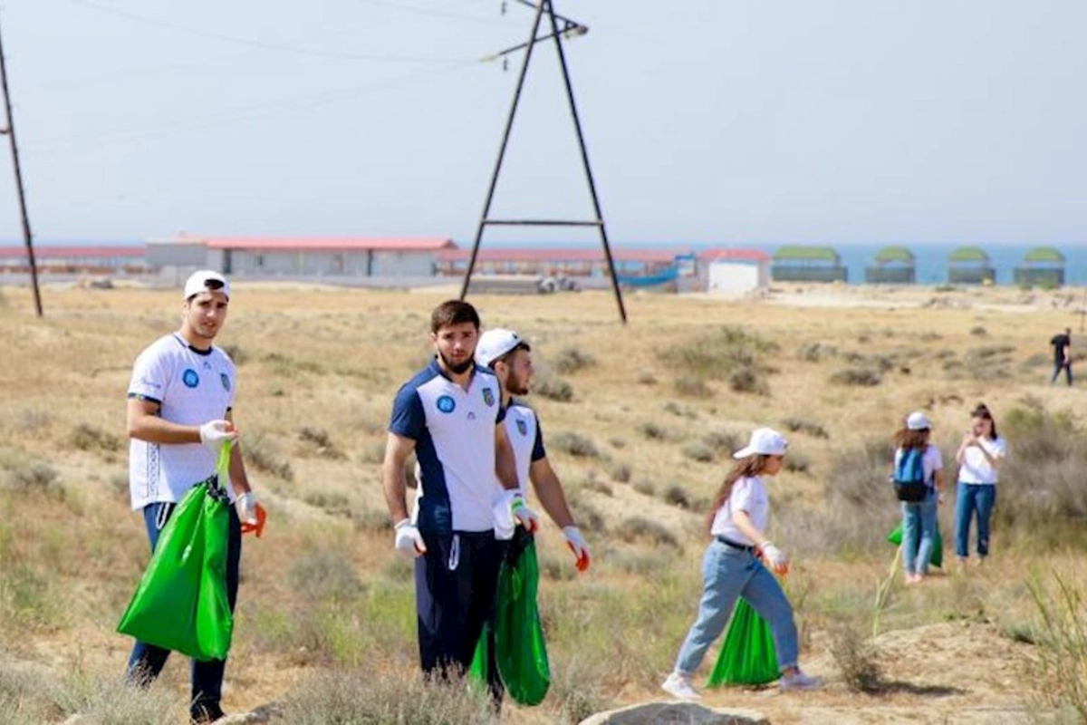 Sahil zolağı tullantılardan təmizlənib — FOTOLAR
