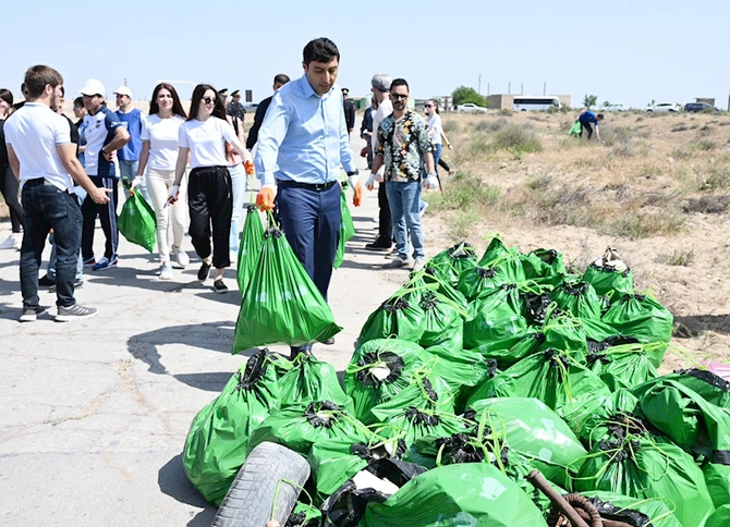 Sahil zolağı tullantılardan təmizlənib — FOTOLAR