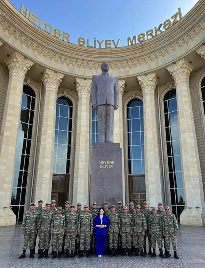 Müstəqillik Günü münasibətilə Azərbaycan Ordusunda silsilə tədbirlər keçirilib — FOTOLAR