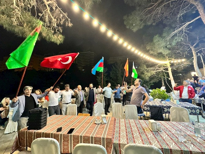 Dağüstü parkda atəşfəşanlıq — VİDEO/FOTOLAR Dağüstü parkda atəşfəşanlıq — VİDEO/FOTOLAR