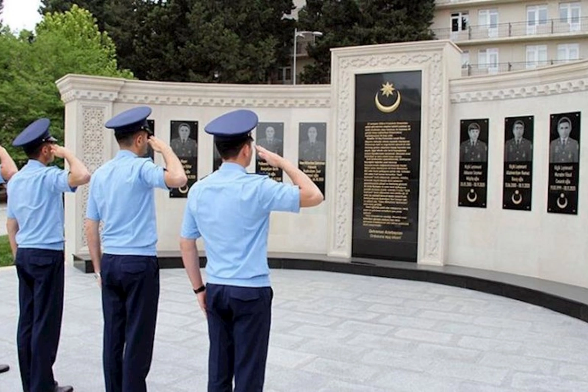 Müstəqillik Günü münasibətilə Azərbaycan Ordusunda silsilə tədbirlər keçirilib — FOTOLAR