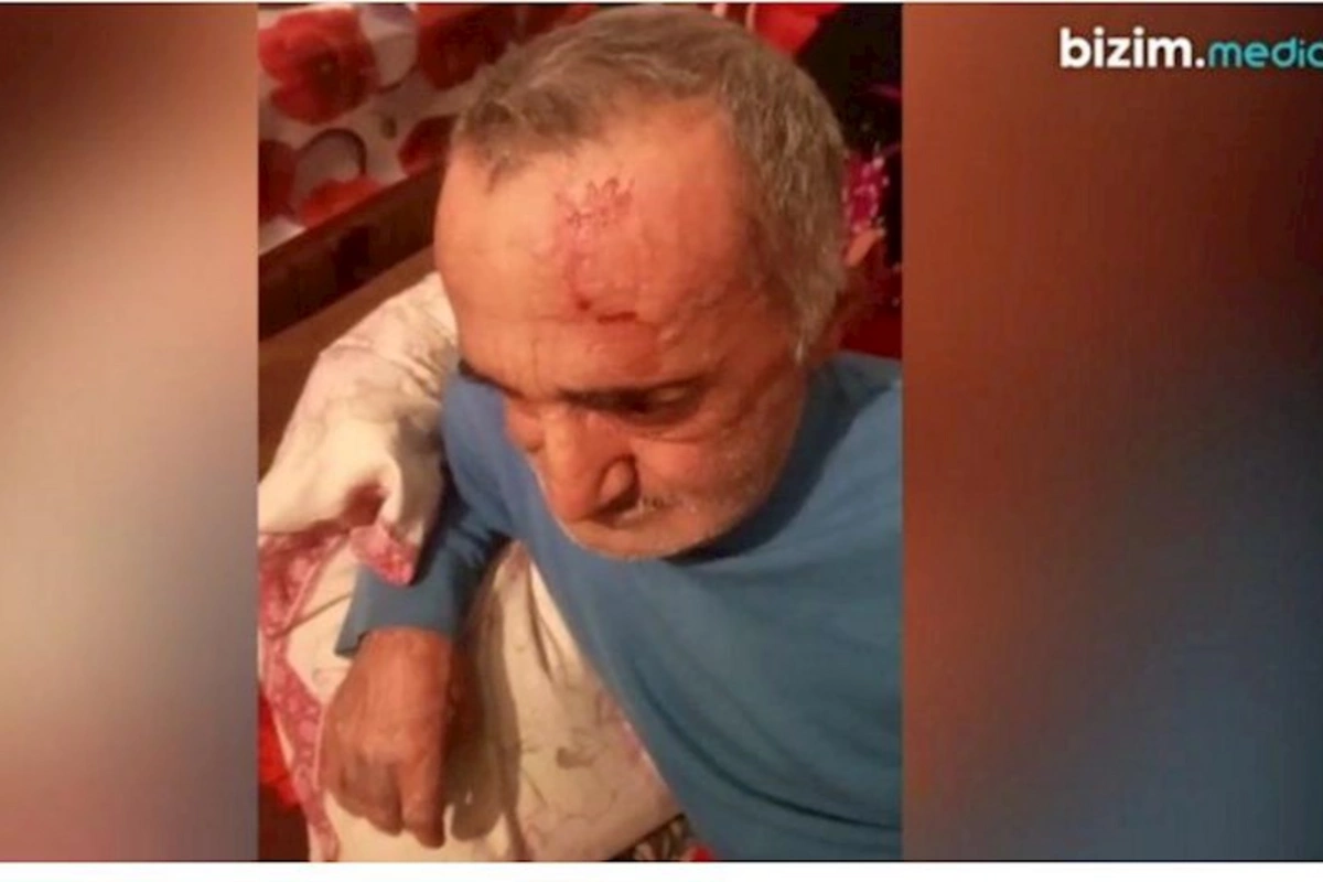 Bakıda qan donduran OLAY: Oğul atasını döydü, qardaşı isə lentə aldı — VİDEO