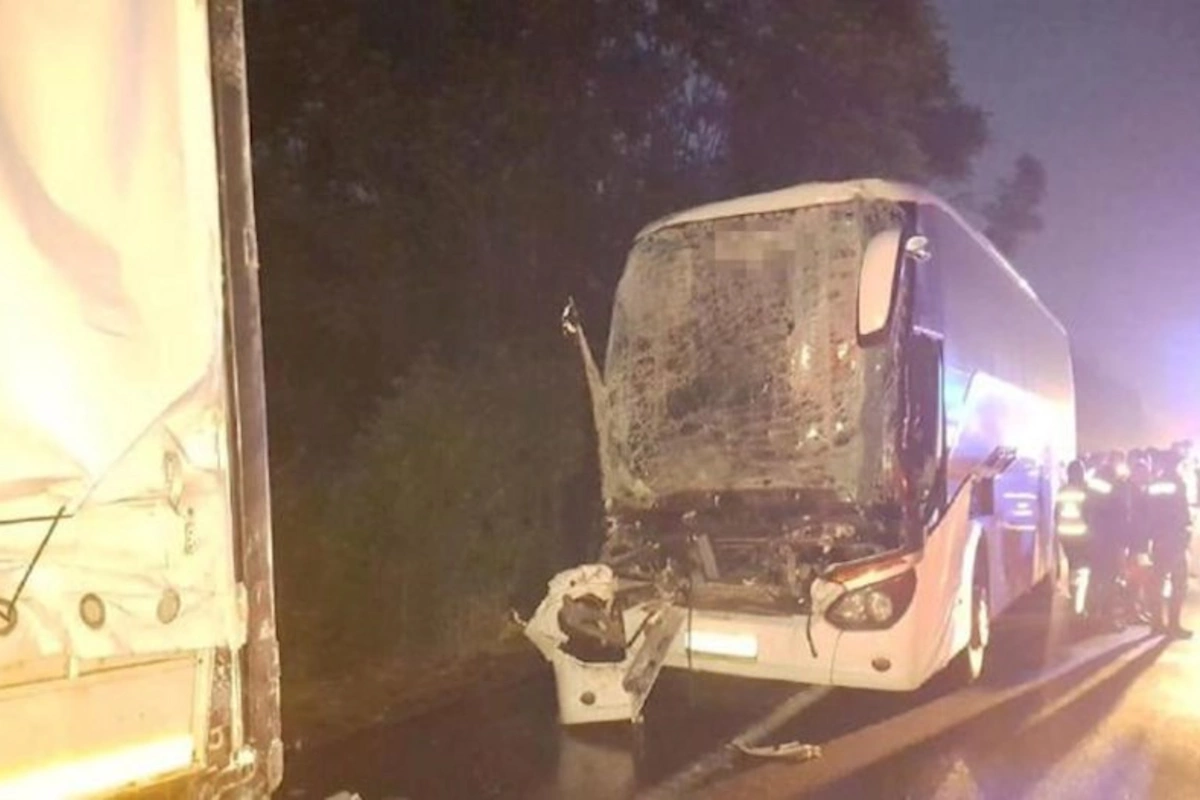 Seçki avtobusu qəzaya düşdü — 22 yaralı