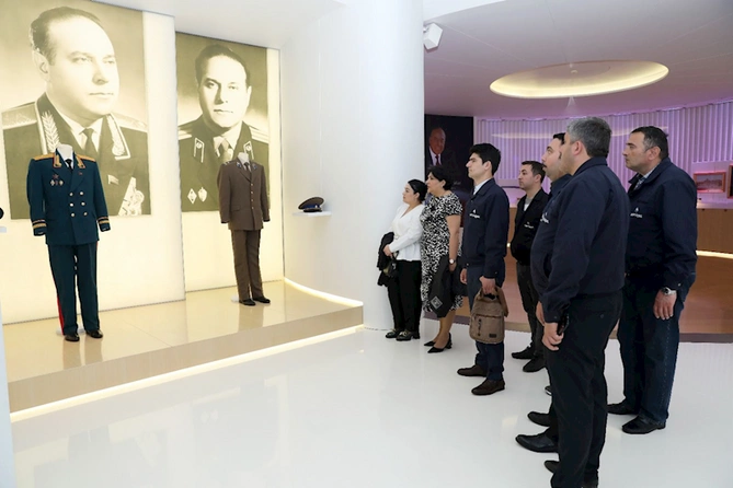 SOCAR “Azəriqaz” İB-nin rəhbər şəxslərinin Heydər Əliyev Mərkəzinə ekskursiyası təşkil olunub — FOTO