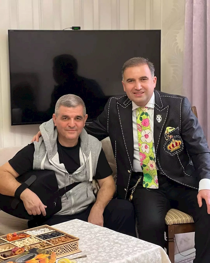 Hacı Nuran Fazil Mustafanın evində — FOTO