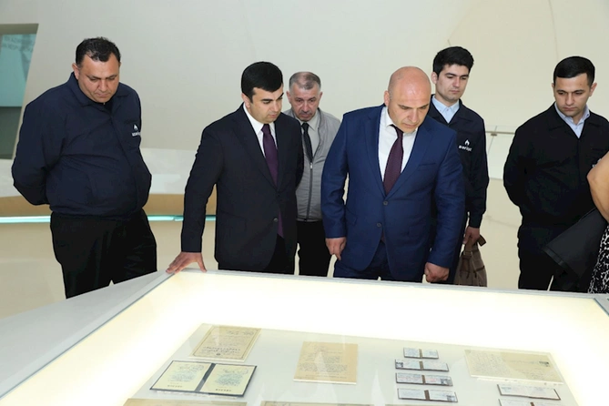 SOCAR “Azəriqaz” İB-nin rəhbər şəxslərinin Heydər Əliyev Mərkəzinə ekskursiyası təşkil olunub — FOTO