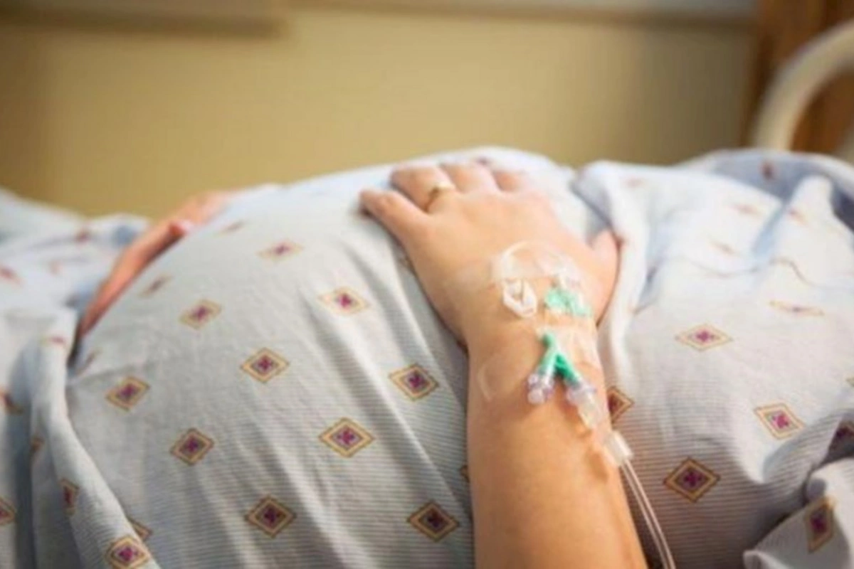 Azərbaycanda 15 yaşlı qız sevdiyi ilə qaçdı — Uşaq dünyaya gətirdi