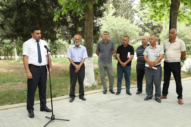 Səyyar qəbul otağı Şabran sahibkarları ilə yanaşı, sakinlərin də ixtiyarında oldu Səyyar qəbul otağı Şabran sahibkarları ilə yanaşı, sakinlərin də ixtiyarında oldu