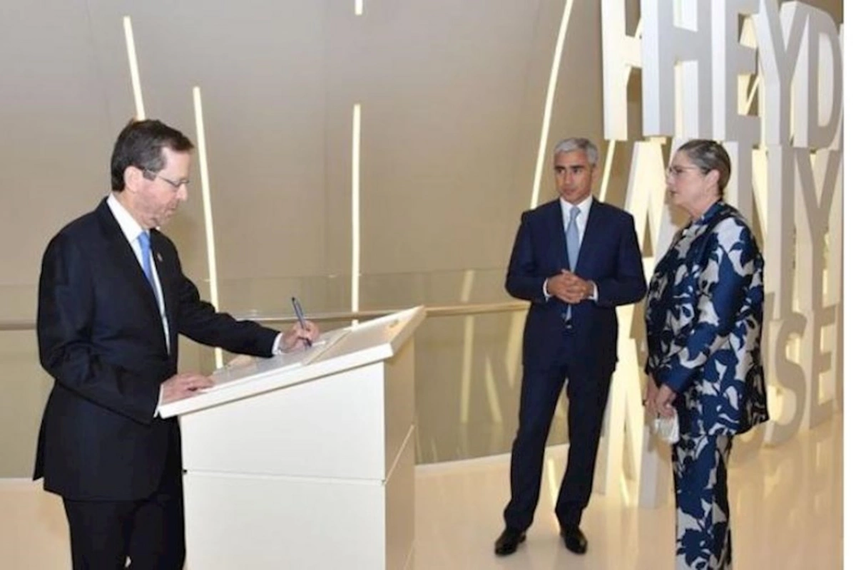 İsrail Dövlətinin Prezidenti və xanımı Heydər Əliyev Mərkəzi ilə tanış olublar — FOTOLAR