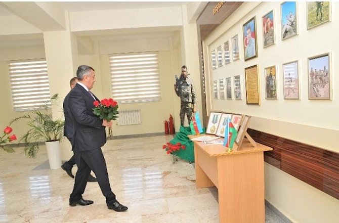 Abşeronun icra başçısı vətəndaşları qəbul etdi — FOTOLAR Abşeronun icra başçısı vətəndaşları qəbul etdi — FOTOLAR