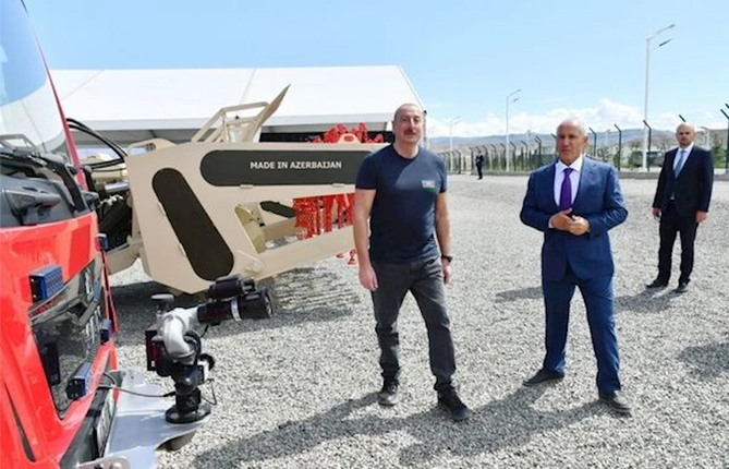Prezident “Araz Vadisi İqtisadi Zonası”ndakı işlərlə tanış olub, bir neçə müəssisənin təməlini qoyub — FOTO