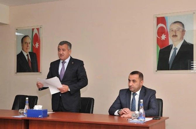 Abşeronun icra başçısı vətəndaşları qəbul etdi — FOTOLAR Abşeronun icra başçısı vətəndaşları qəbul etdi — FOTOLAR