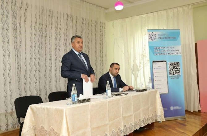 Abşeronun icra başçısı vətəndaşları qəbul etdi — FOTOLAR Abşeronun icra başçısı vətəndaşları qəbul etdi — FOTOLAR