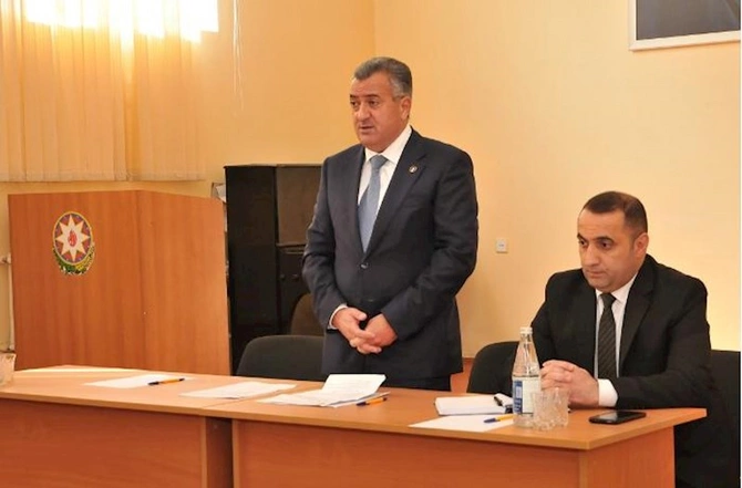 Abşeronun icra başçısı vətəndaşları qəbul etdi — FOTOLAR Abşeronun icra başçısı vətəndaşları qəbul etdi — FOTOLAR