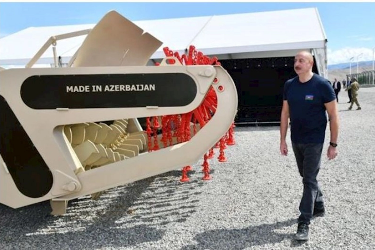 Prezident “Araz Vadisi İqtisadi Zonası”ndakı işlərlə tanış olub, bir neçə müəssisənin təməlini qoyub — FOTO