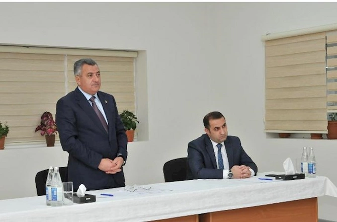 Abşeronun icra başçısı vətəndaşları qəbul etdi — FOTOLAR Abşeronun icra başçısı vətəndaşları qəbul etdi — FOTOLAR