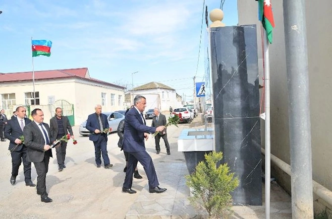 Abşeronun icra başçısı vətəndaşları qəbul etdi — FOTOLAR Abşeronun icra başçısı vətəndaşları qəbul etdi — FOTOLAR