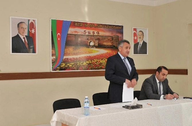 Abşeronun icra başçısı vətəndaşları qəbul etdi — FOTOLAR Abşeronun icra başçısı vətəndaşları qəbul etdi — FOTOLAR
