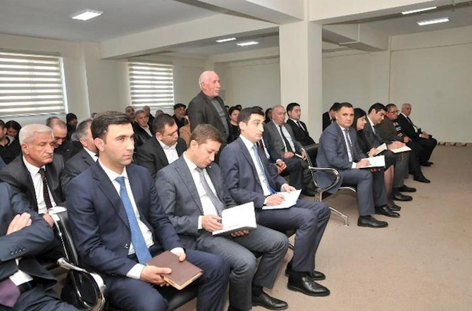 Abşeronun icra başçısı vətəndaşları qəbul etdi — FOTOLAR Abşeronun icra başçısı vətəndaşları qəbul etdi — FOTOLAR