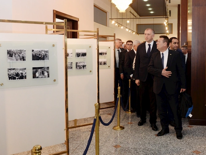 Xarici diplomatlar və hərbi attaşelər Naxçıvanda Ulu Öndərin abidəsini və Heydər Əliyev Muzeyini ziyarət ediblər