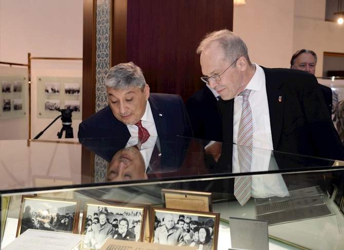 Xarici diplomatlar və hərbi attaşelər Naxçıvanda Ulu Öndərin abidəsini və Heydər Əliyev Muzeyini ziyarət ediblər
