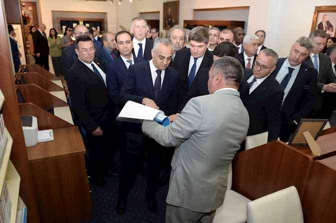 Xarici diplomatlar və hərbi attaşelər Naxçıvanda Ulu Öndərin abidəsini və Heydər Əliyev Muzeyini ziyarət ediblər