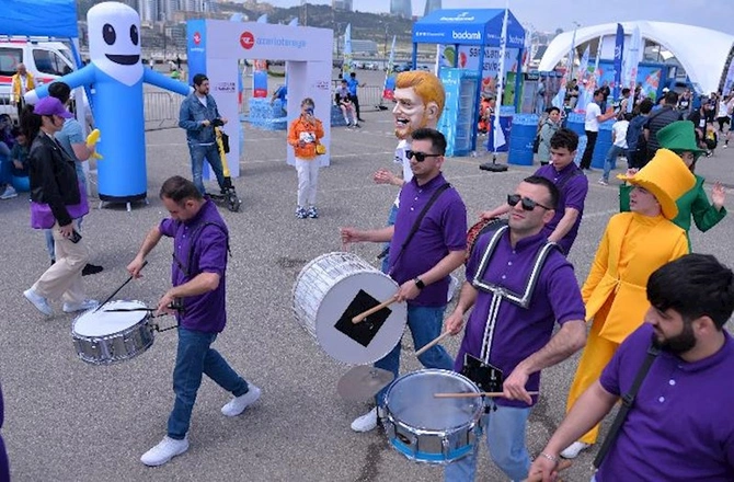 “Azərlotereya” növbəti dəfə “Bakı Marafonu”nda tərəfdaş oldu — FOTOLAR
