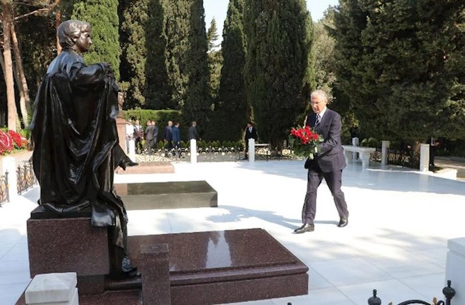 Ekologiya və Təbii Sərvətlər Nazirliyində Heydər Əliyevin 100 illik yubileyinə həsr olunmuş konfrans — FOTOLAR