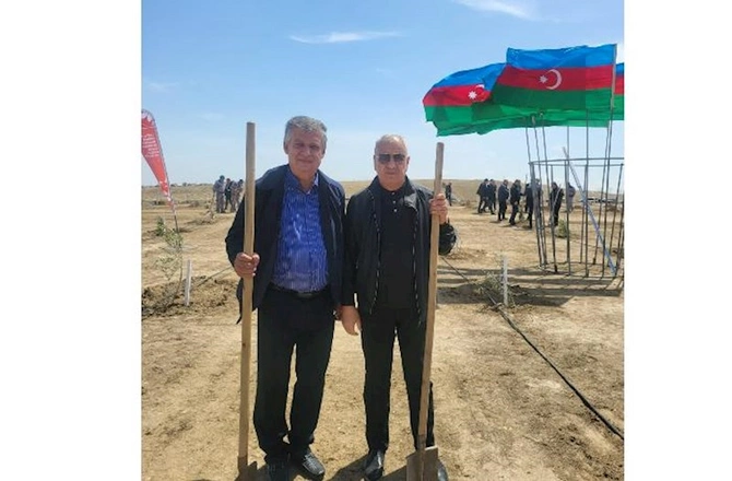 Heydər Əliyevin 100 illik yubileyi ilə əlaqədar ağacəkmə tədbirləri davam edir — FOTOLAR Heydər Əliyevin 100 illik yubileyi ilə əlaqədar ağacəkmə tədbirləri davam edir — FOTOLAR