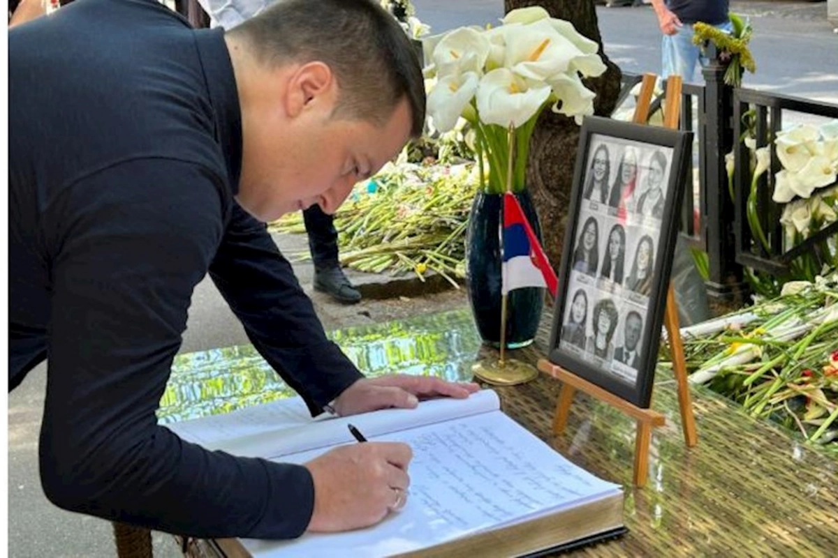 Məktəbə edilən silahlı hücuma görə nazir istefa verdi — FOTO