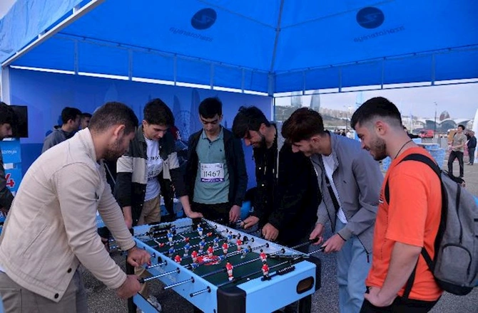 “Azərlotereya” növbəti dəfə “Bakı Marafonu”nda tərəfdaş oldu — FOTOLAR