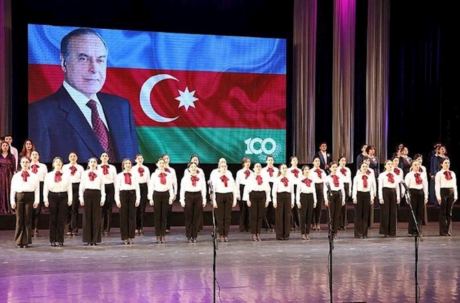 Ulu Öndər Heydər Əliyevin 100 illiyinə həsr olunan müsabiqə-festivalın yekun konserti keçirilib — FOTOLAR