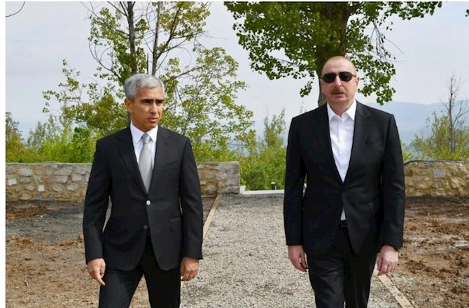 İlham Əliyev Mir Möhsün Nəvvabın məzarını ziyarət etdi — FOTOLAR İlham Əliyev Mir Möhsün Nəvvabın məzarını ziyarət etdi — FOTOLAR
