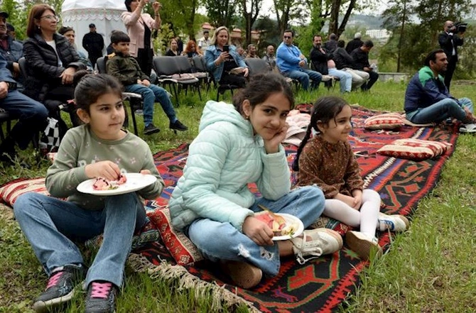 “Xarıbülbül” festivalı başladı — FOTOLAR