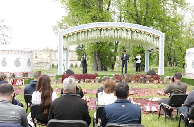 “Xarıbülbül” festivalı başladı — FOTOLAR