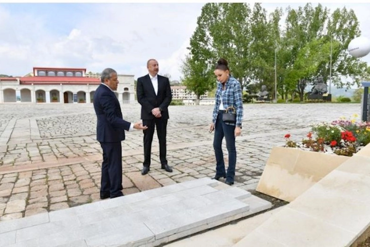 Prezident və birinci xanım Xüsusi nümayəndəliyin inzibati binasının qarşısında görüləcək işlərlə tanış oldular