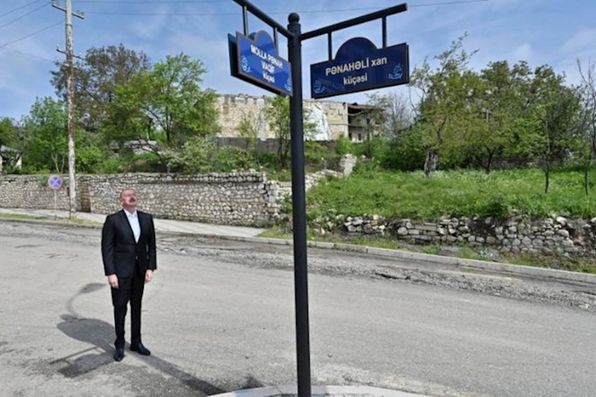Prezident Molla Pənah Vaqif və Pənahəli xan küçələrinin kəsişməsində lövhələrin AÇILIŞINDA — FOTOLAR