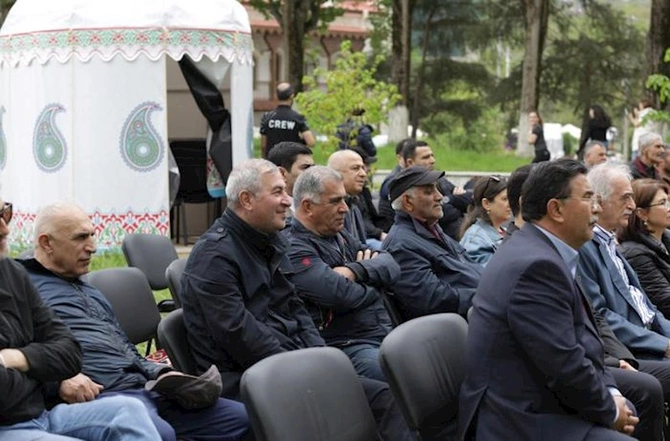 “Xarıbülbül” festivalı başladı — FOTOLAR
