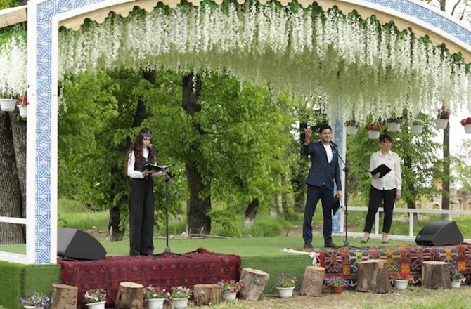 “Xarıbülbül” festivalı başladı — FOTOLAR