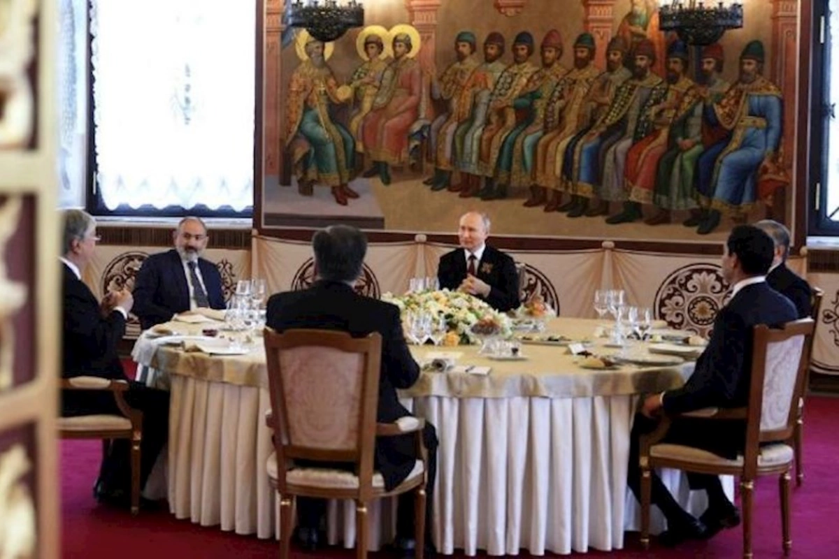 Putin Moskvadakı parada qatılan liderlərə ziyafət verdi