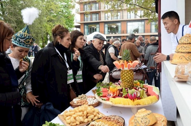 “Xarıbülbül” festivalı başladı — FOTOLAR