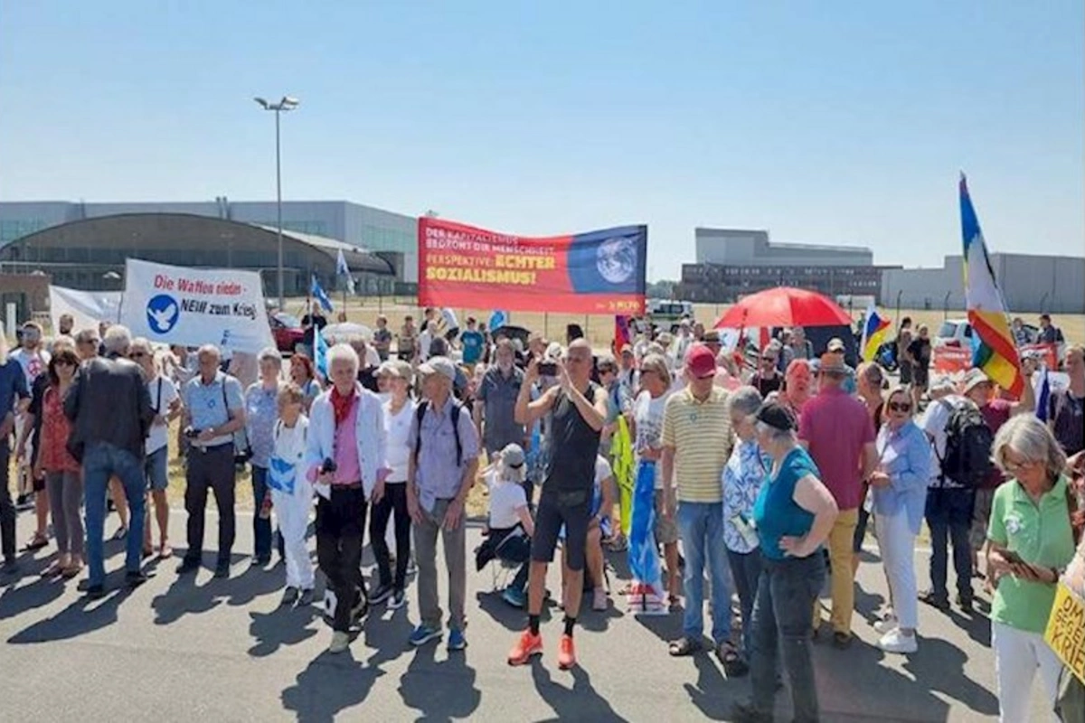 Almaniyada NATO-nun təlimlərinə qarşı aksiya keçirilib