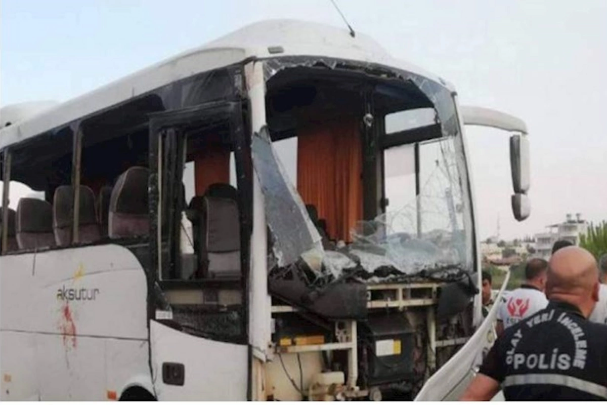 Antalyada avtobus qəzaya uğrayıb, on nəfər yaralanıb