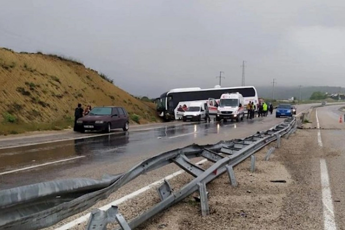 Türkiyədə avtobus dərəyə düşüb, yaralılar var