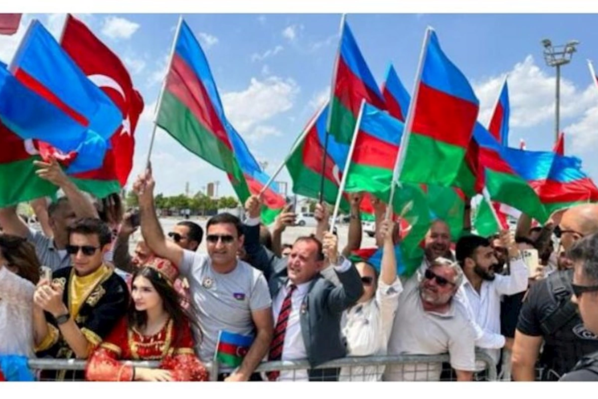 Azərbaycanlılar Ərdoğanı Kiprdə coşquyla qarşıladı — VİDEO